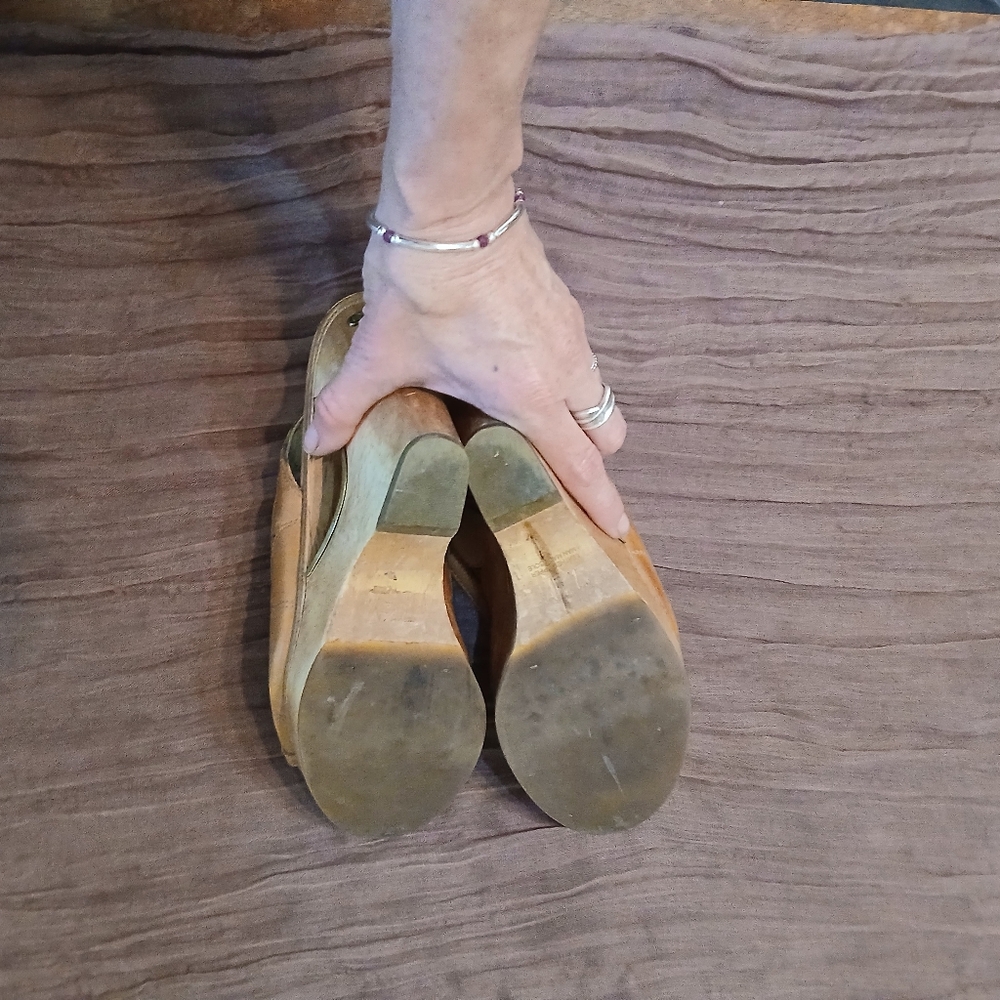 Michael Kors Vintage Wood Platform Wedges 7.5 Great Condition! - Picture 6 of 9